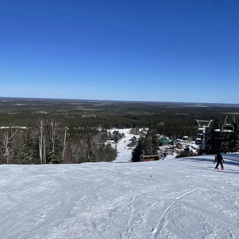 Vue depuis le sommet du Mont-Vidéo, à Barraute, en Abitibi-Témiscamingue : Vidange de fosse septique